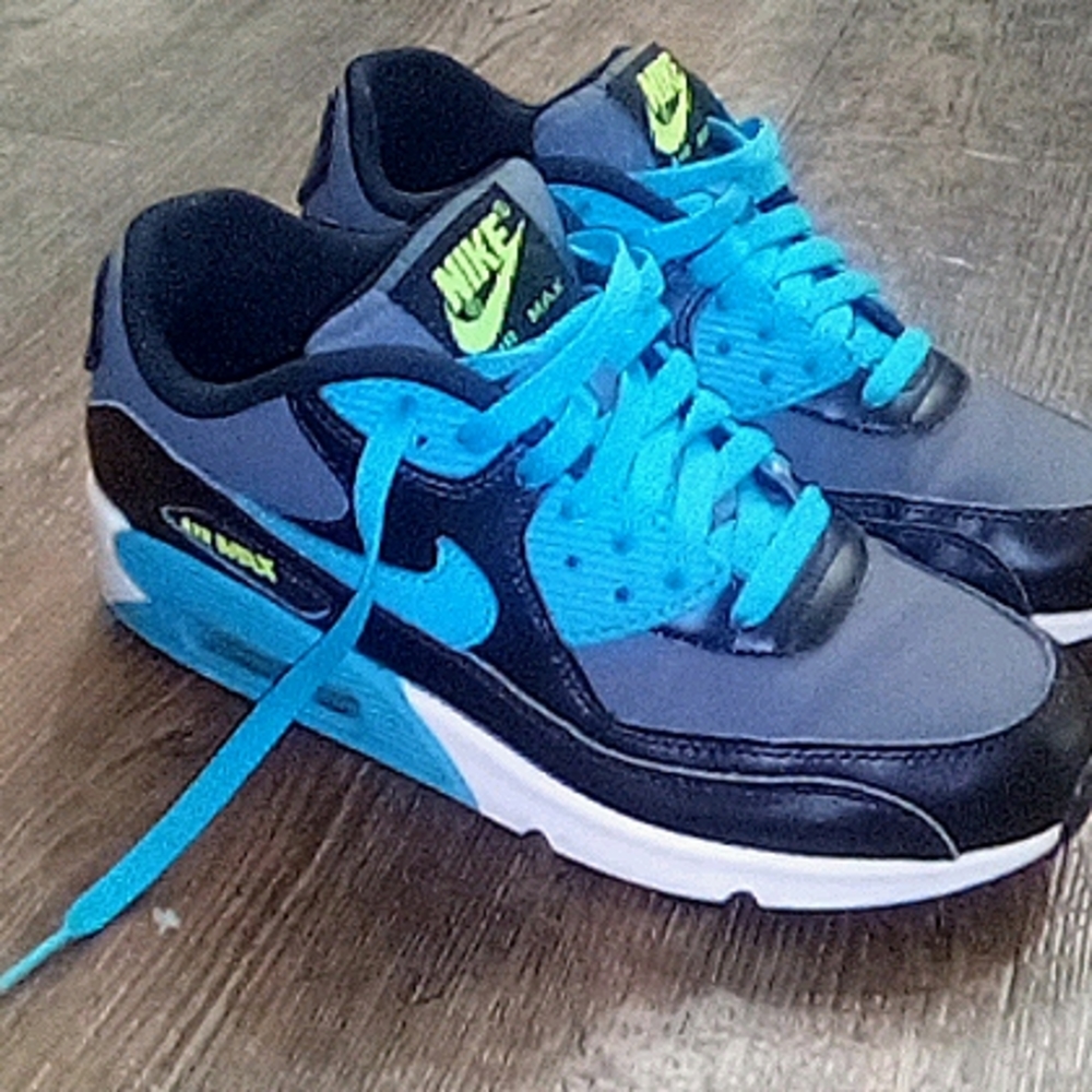 NIKE AIR MAX